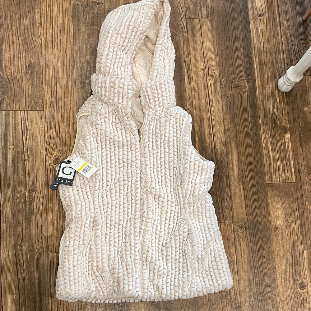 G by Giuliana Textured Cream Hooded Vest